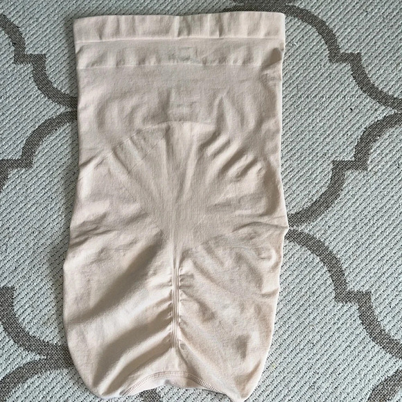 SPANX Power Series Medium Control Higher Power Panty - Picture 10 of 11